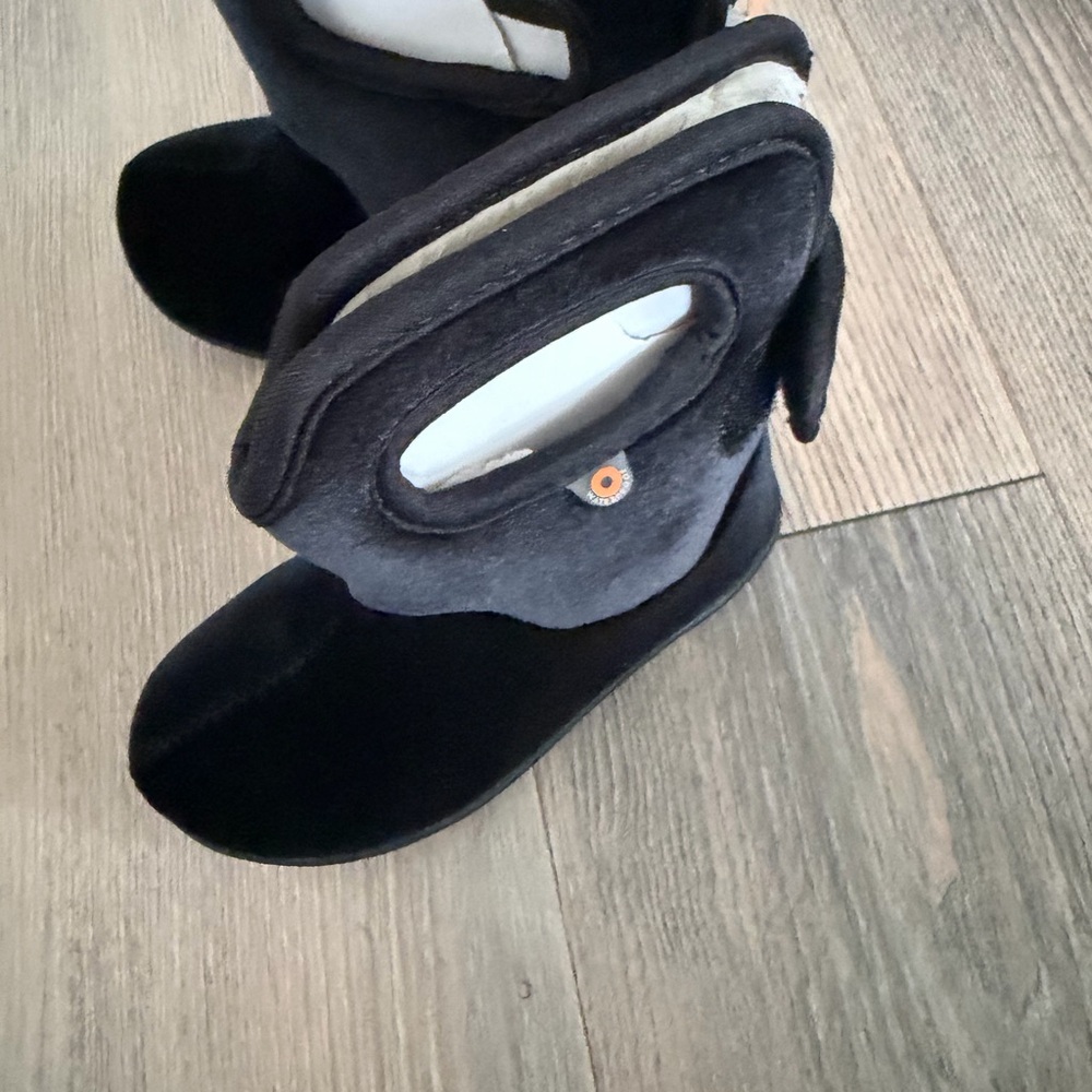 Bogs BABY BOGS SNOW BOOTS In Black Velvet Size US 8/ EU 24. NWT
